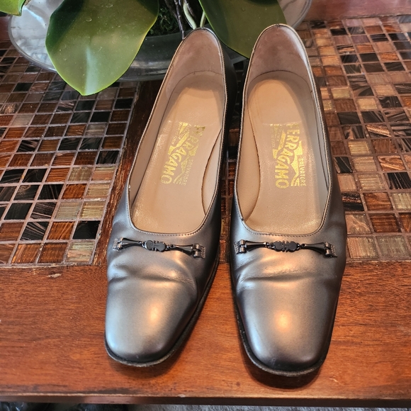 Salvatore Ferragamo leather shoes Size 7 - Picture 1 of 9